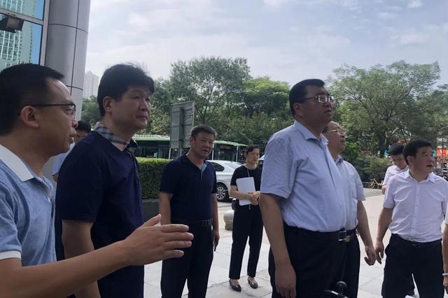 西安市委常委副市长玉苏甫江·麦麦提在中登家园视察工作