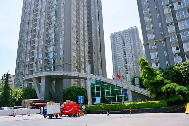 你的笑容·纤尘不染—致中登家园保洁团队